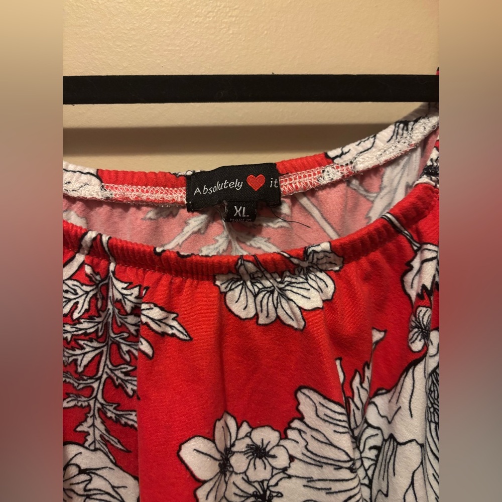 SOLD🥹❤️🔥 Red Floral Mini Dress - Picture 2 of 3